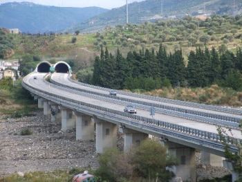 Rometta - Messina, il Cas cura il verde in autostrada