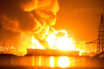 Rometta - Incendio alla raffineria di Milazzo