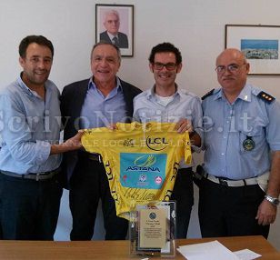 Rometta - La maglia di Nibali per la chiesa di Rapano