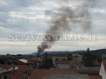 Rometta - Fondachello, in fiamme i capannoni industriali