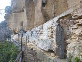 Rometta - Alla scoperta delle grotte saracene. Rometta si mostra in una domenica di marzo